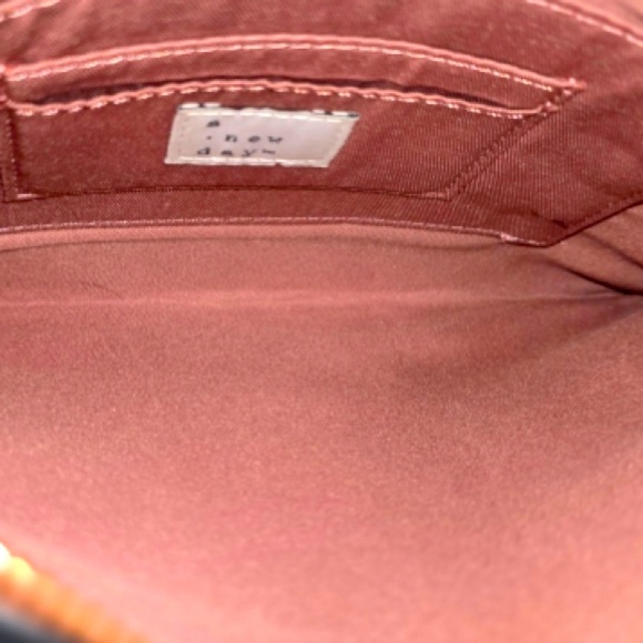 A New Day Women's Floral Print Wristlet Pouch. - Picture 5 of 5